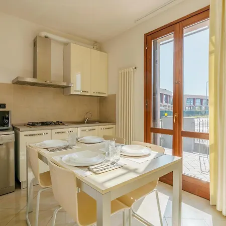 بيت للعطل Solanum *